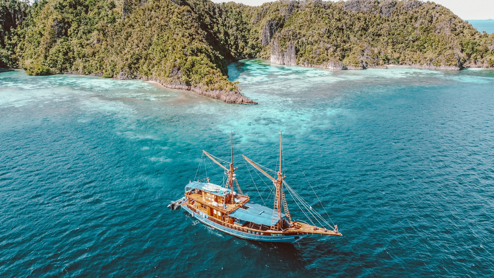 Komodo Day Trip vs Liveaboard: The Honest Trade-Offs